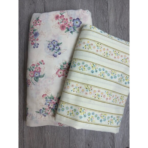 Lot Of 2 Vintage Bed Sheets Shabby Floral Poly Cotton Crafting Quilt Fabric READ - Picture 2 of 6